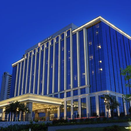 Hualuxe Yangjiang City Center Екстер'єр фото