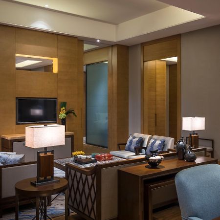 Hualuxe Yangjiang City Center Екстер'єр фото