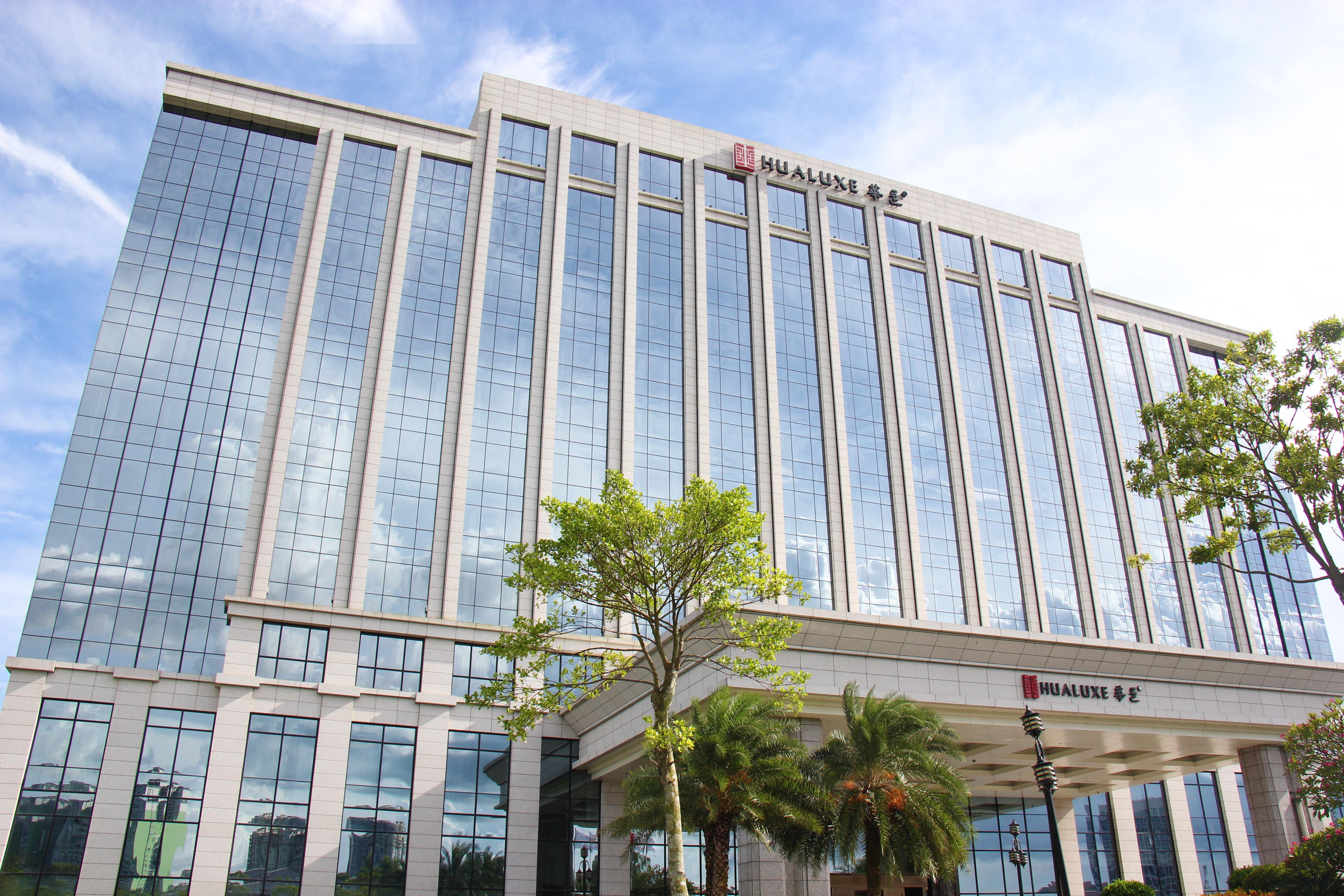 Hualuxe Yangjiang City Center Екстер'єр фото