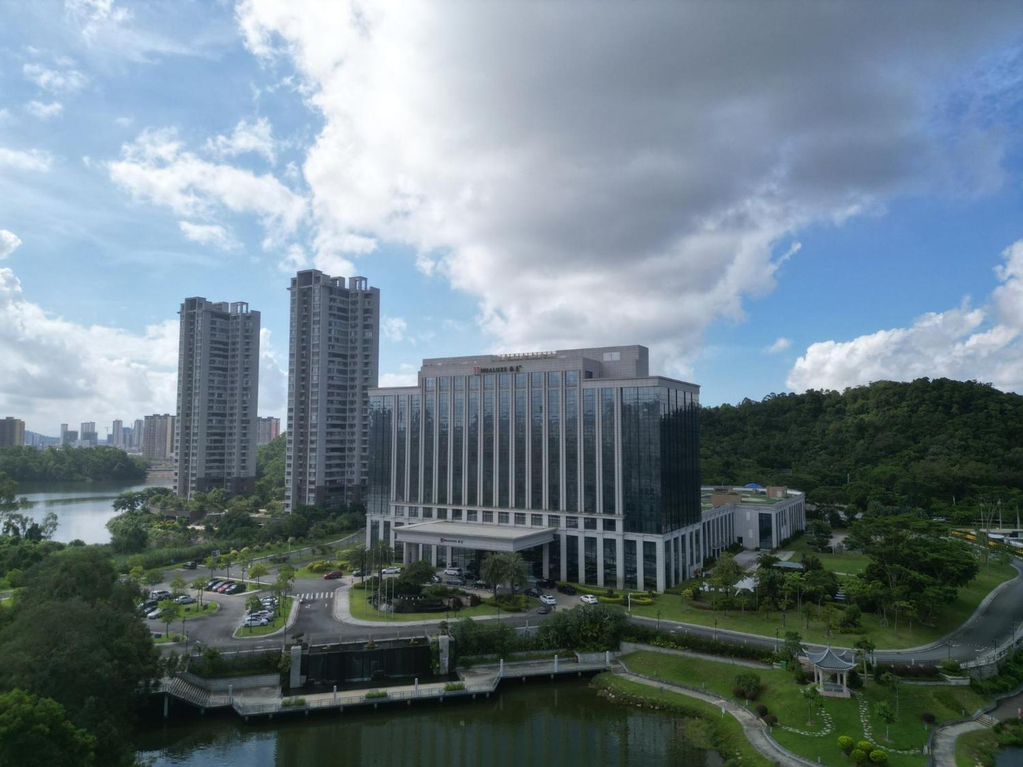 Hualuxe Yangjiang City Center Екстер'єр фото