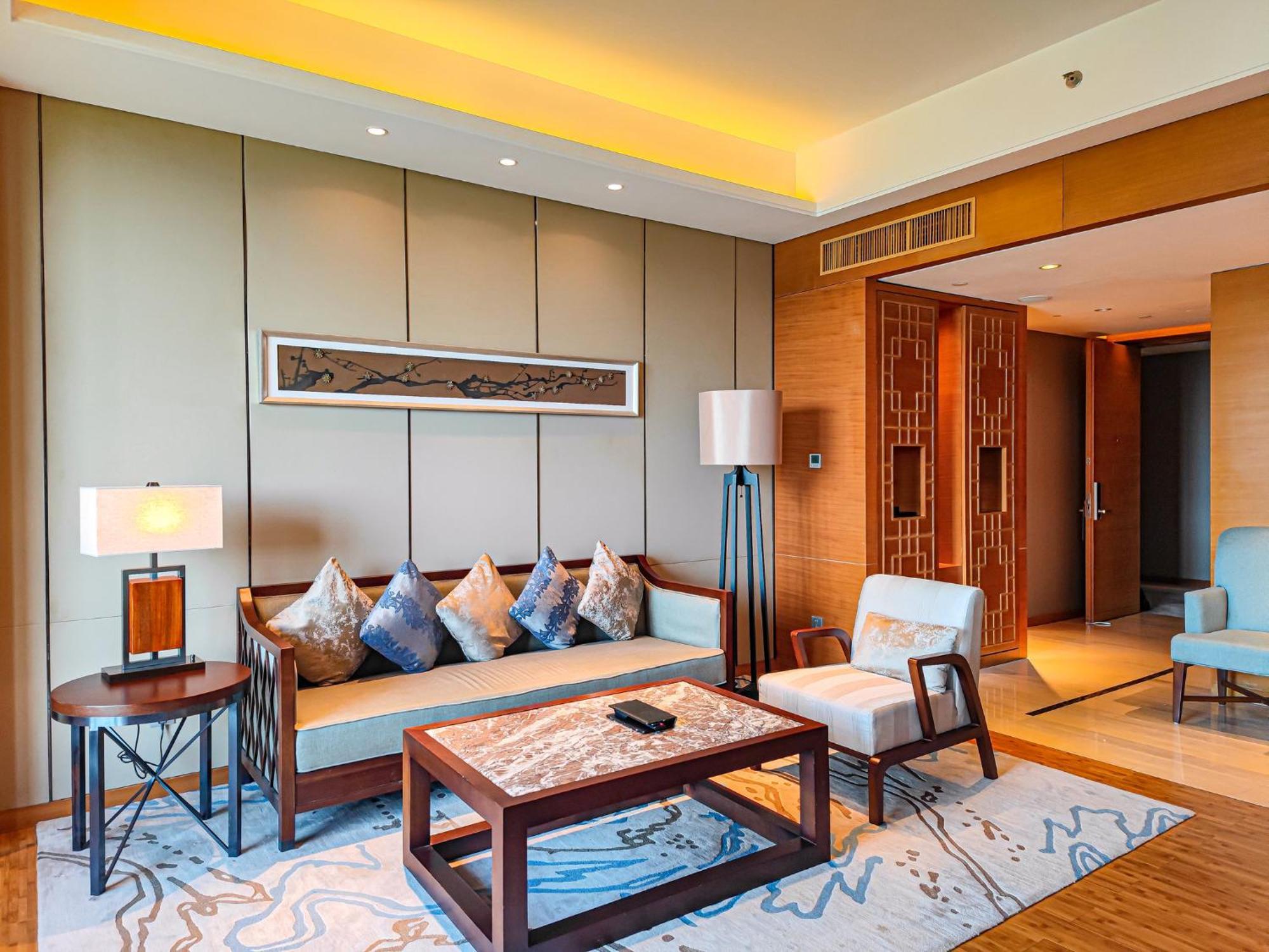 Hualuxe Yangjiang City Center Екстер'єр фото