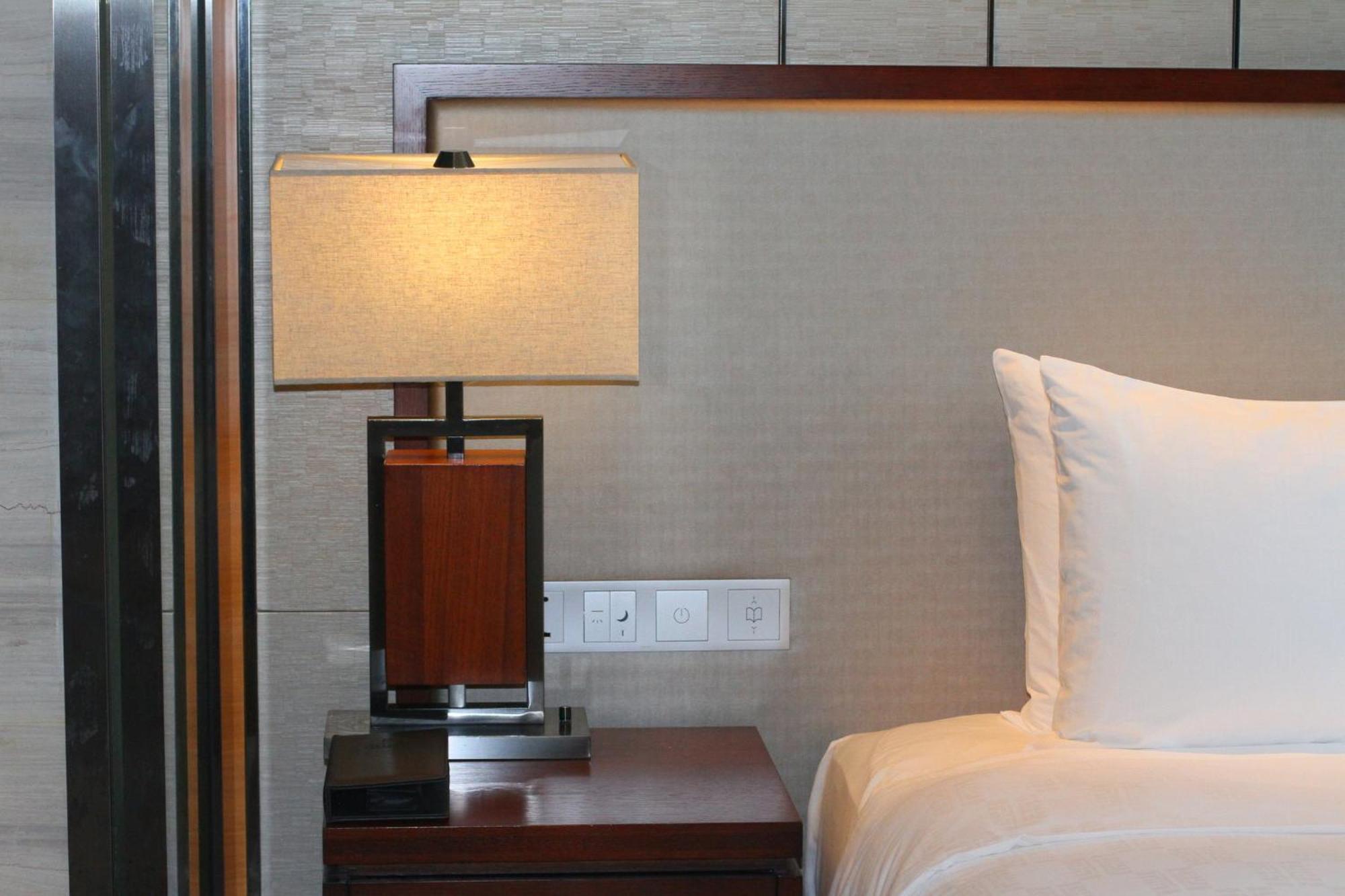 Hualuxe Yangjiang City Center Екстер'єр фото