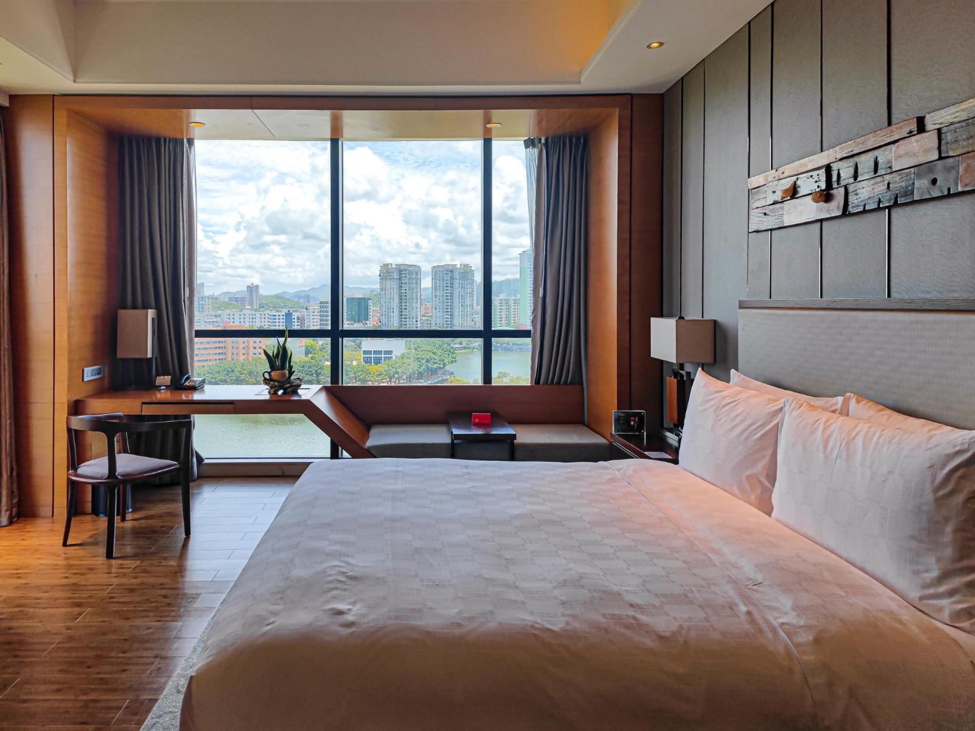 Hualuxe Yangjiang City Center Екстер'єр фото